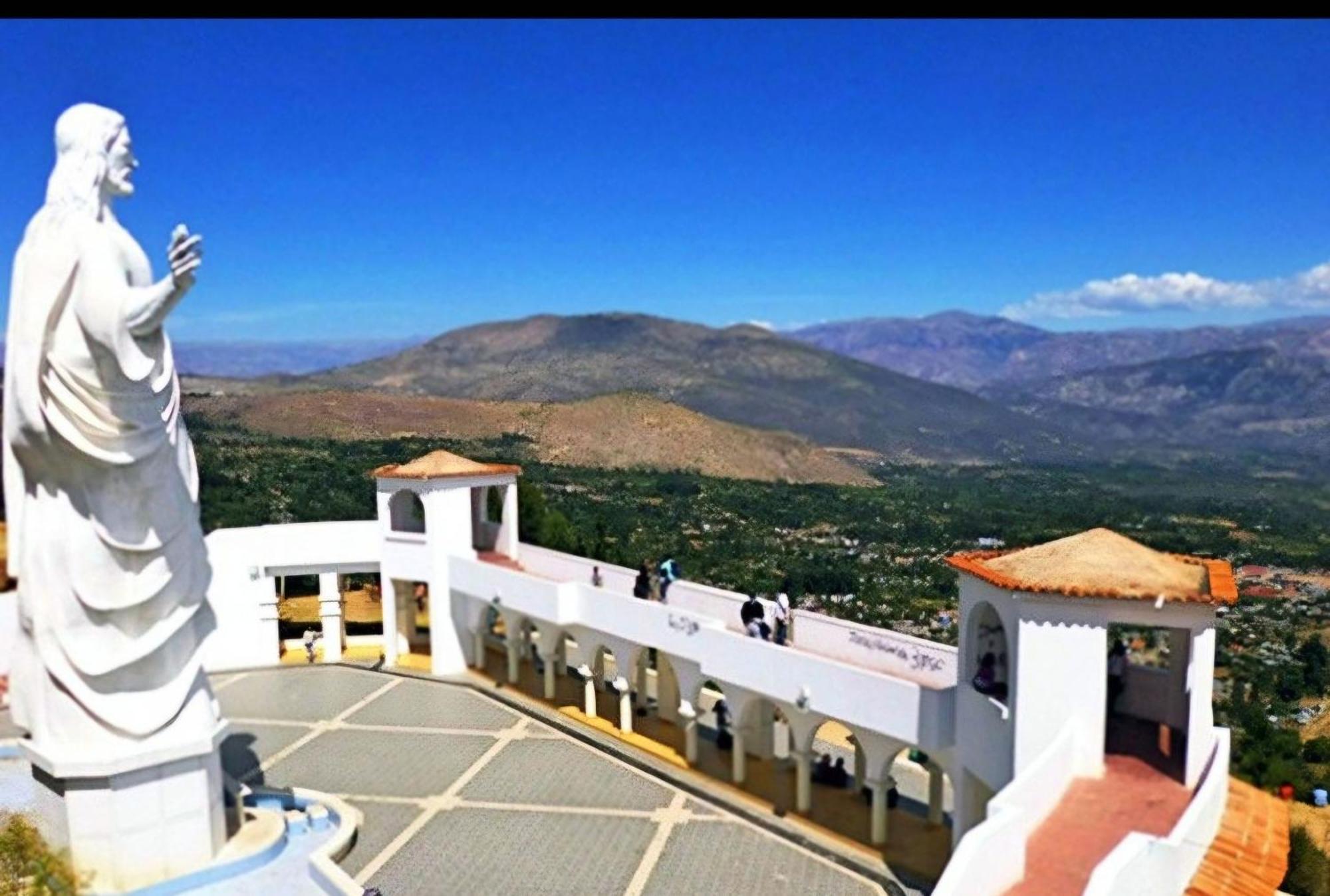Su Majestad II Huanta Exterior photo